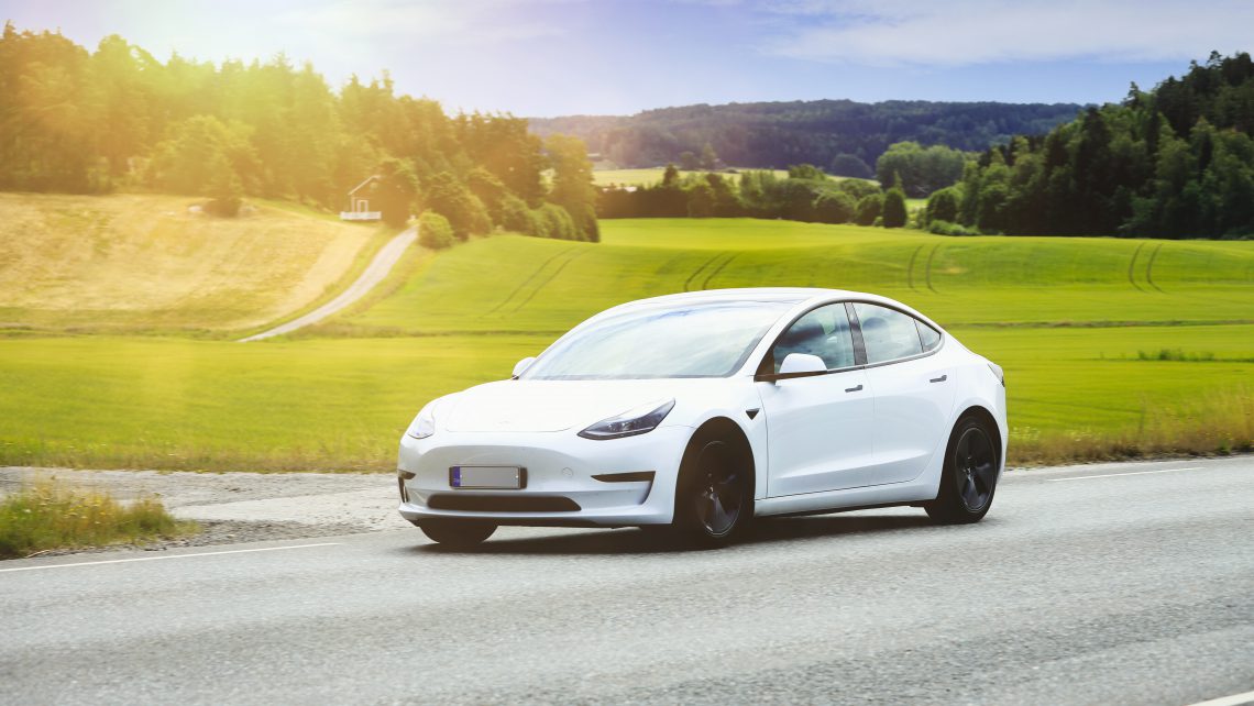 Qover assure les conducteurs Tesla dans toute Europe